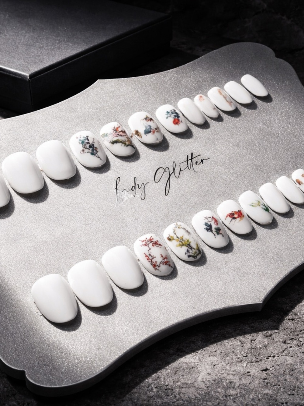 Hand-Painted White Floral Press-On Nails Lady Glitter Nails